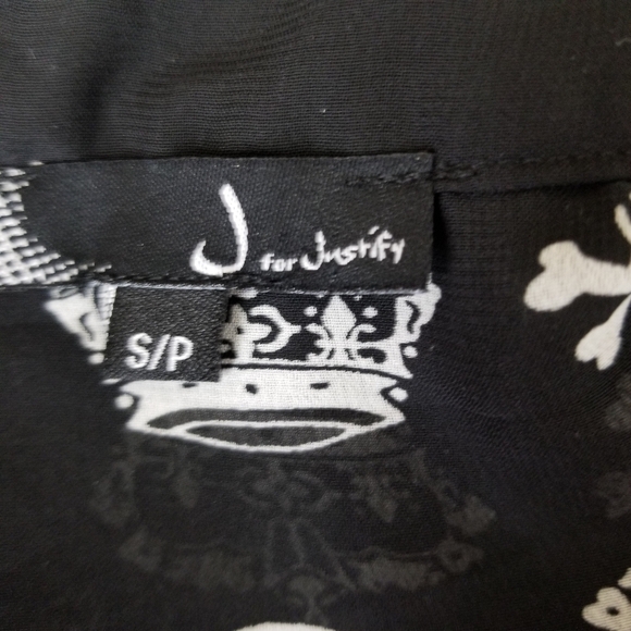 Sheer skull printed J for Justify top - Picture 3 of 8